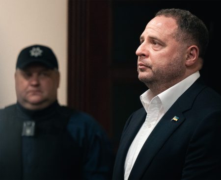 Andrij Jermak na pojednávaní protikorupčného súdu v Kyjeve. Foto: Danylo Antoniuk/Anadolu via Getty Images