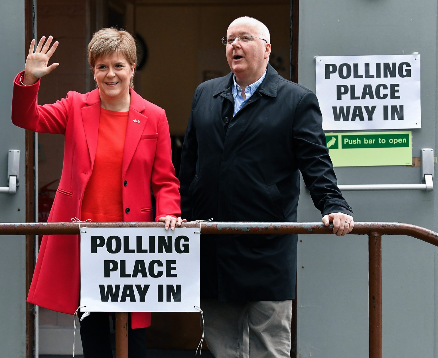 Nicola Sturgeon s Petrom Murrellom v roku 2019.
