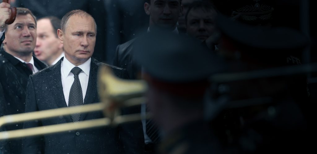 Kremlin Signals It Wants a Way Out of Ukraine War