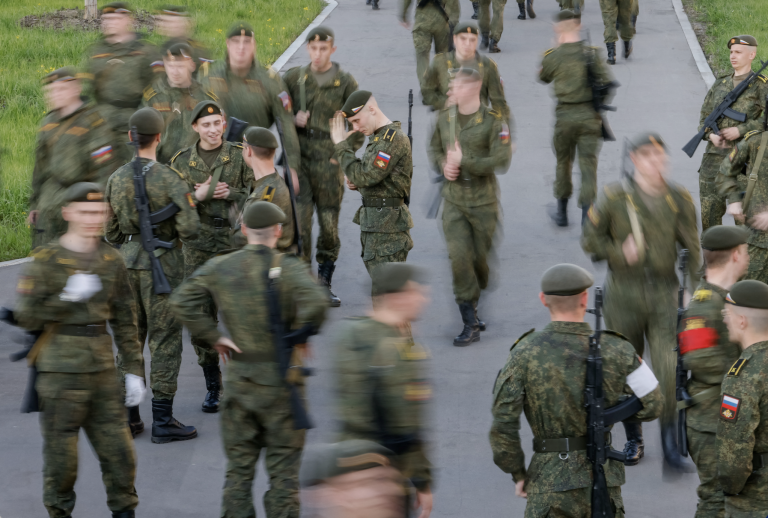 Rusko údajne verbuje študentov na Ukrajine do dronových jednotiek