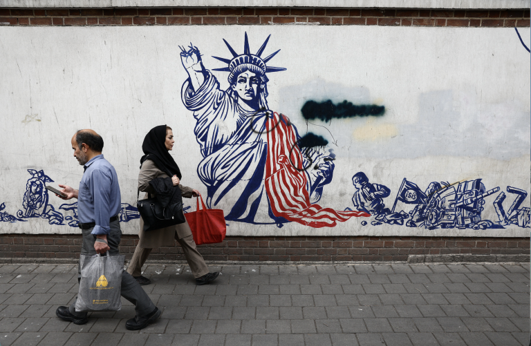 People pass an anti-US mural in Tehran as Washington and Tehran try to preserve the ceasefire. Photo: Majid Asgaripour/WANA/Reuters