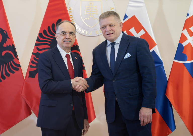 Zľava: Barjam Begaj a Robert Fico. Foto: Martin Baumann/TASR