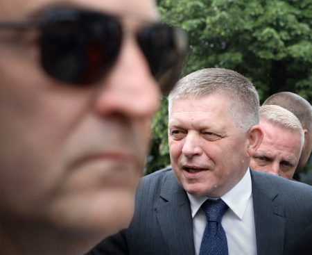 Robert Fico sa vrátil do Handlovej na výročie pokusu o atentát.
