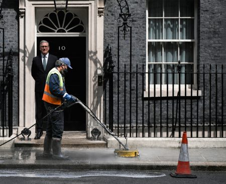 Labour Revolt Pushes Starmer Toward the Brink