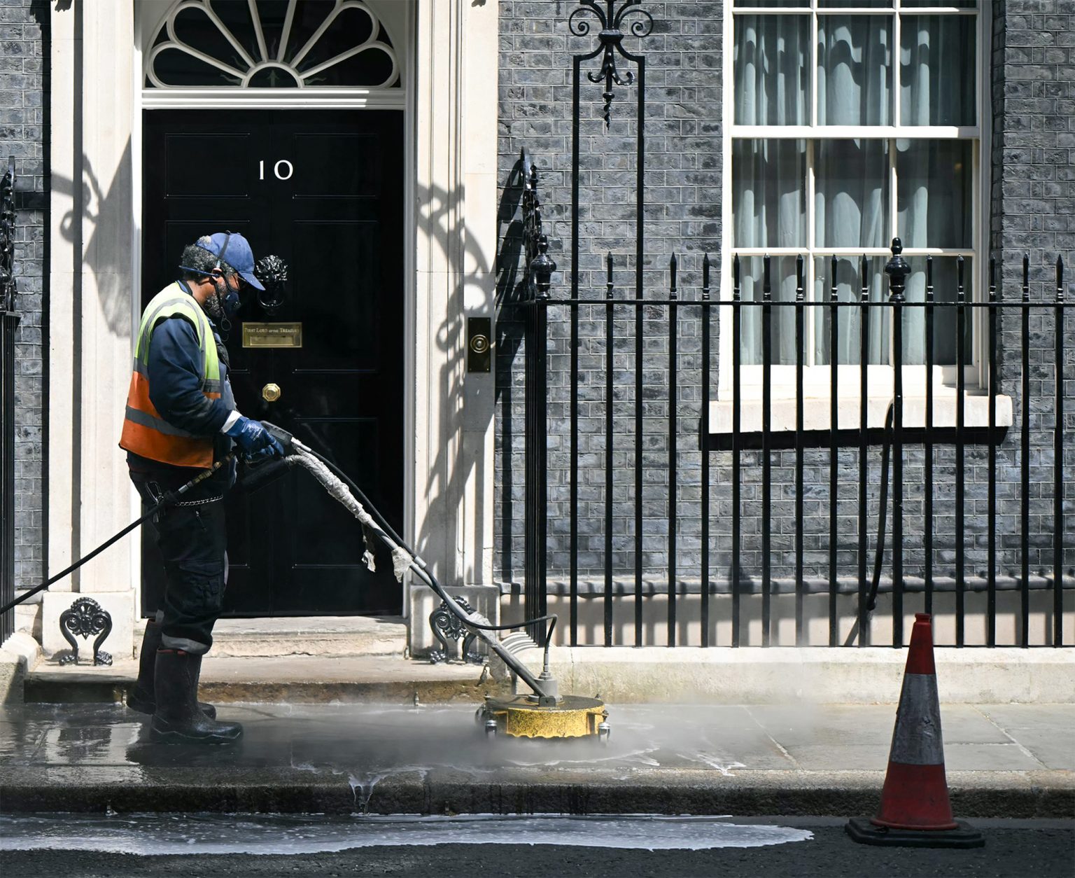 After Labour’s heavy local election losses, calls for a clean-up at the top of government now reach all the way to 10 Downing Street. Photo: Justin Tallis/AFP/Profimedia