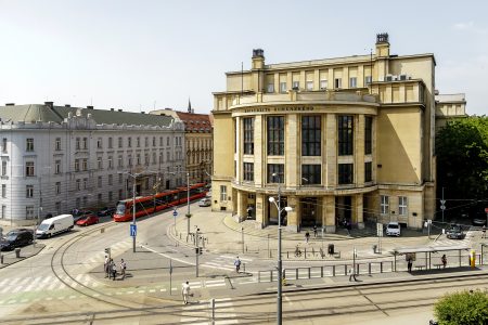 Budova Univerzity Komenského na Šafárikovom námestí.