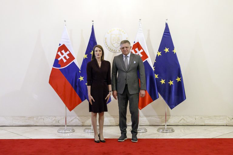 Robert Fico a Roberta Metsolová.