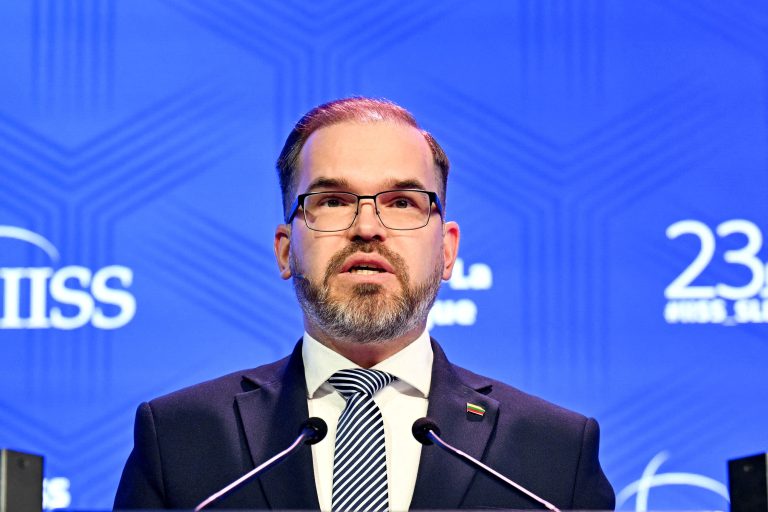 Robertas Kaunas, litovský minister národnej obrany.