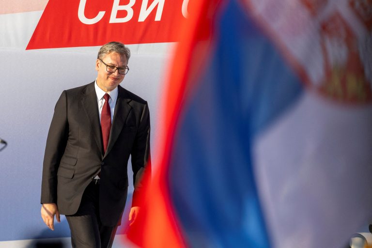 Veľké zhromaždenie vládnucej Srbskej progresívnej strany v Belehrade.