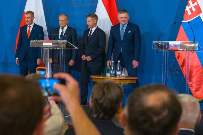 Premiéri krajín V4 na spoločnej fotografii.