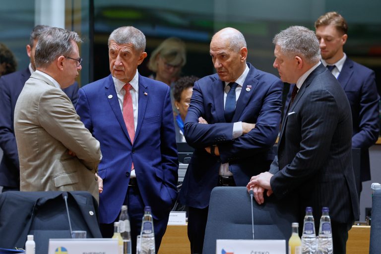 Štyria premiéri na spoločnej fotografii.