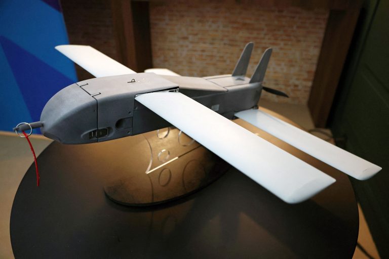 Model dronu.