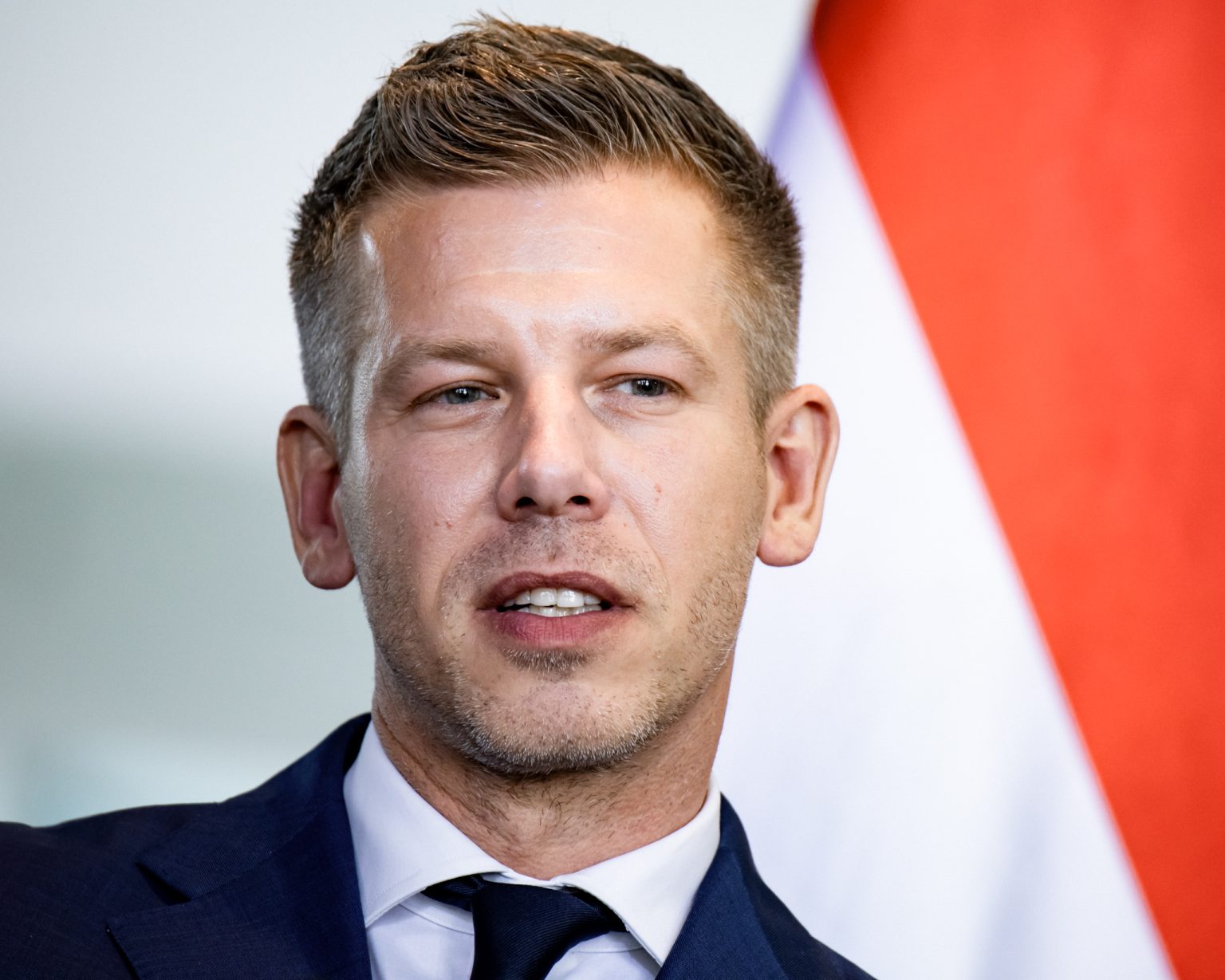 Hungarian Prime Minister Peter Magyar presents an agreement.