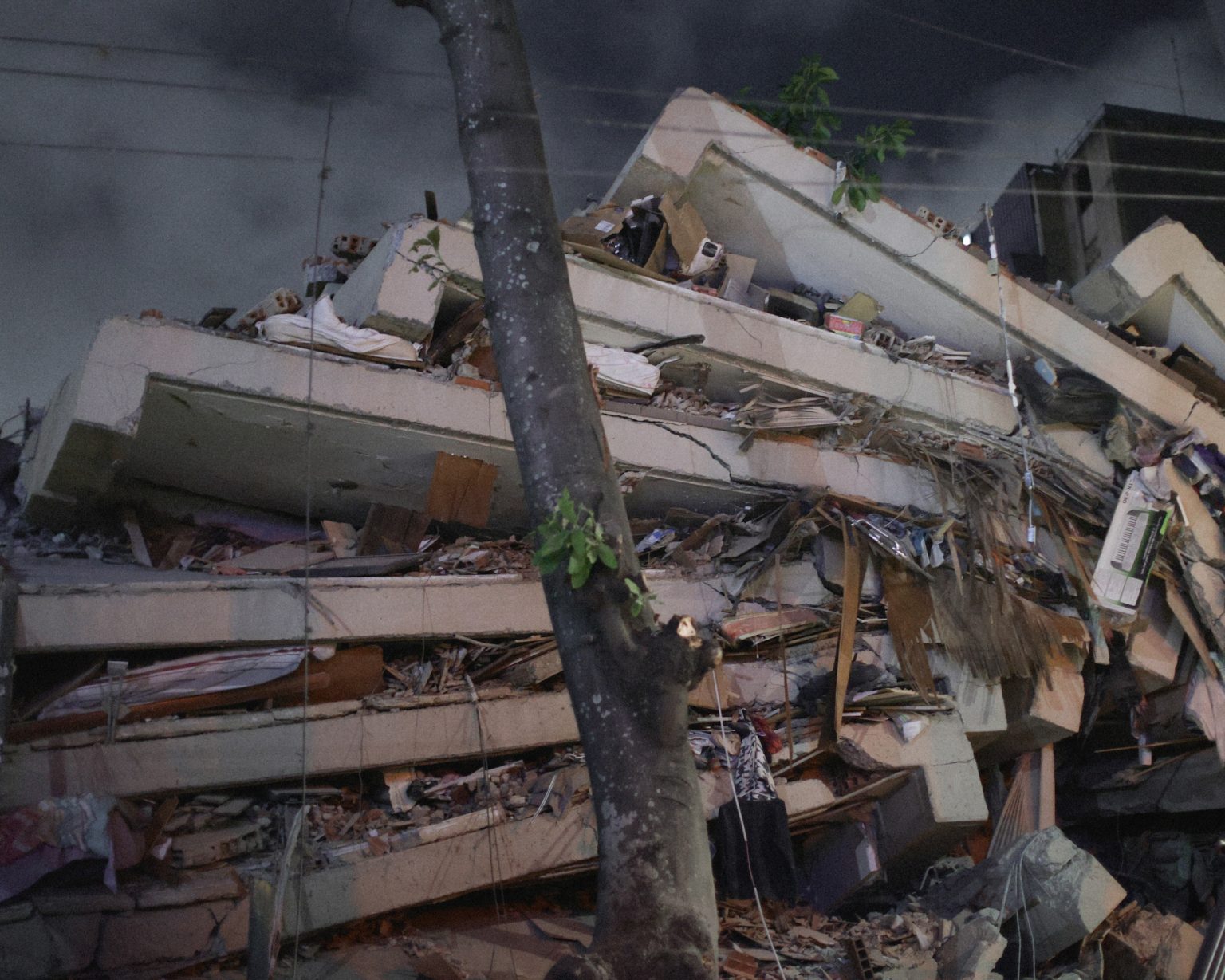 Damaged building in Los Palos Grandes after earthquake.