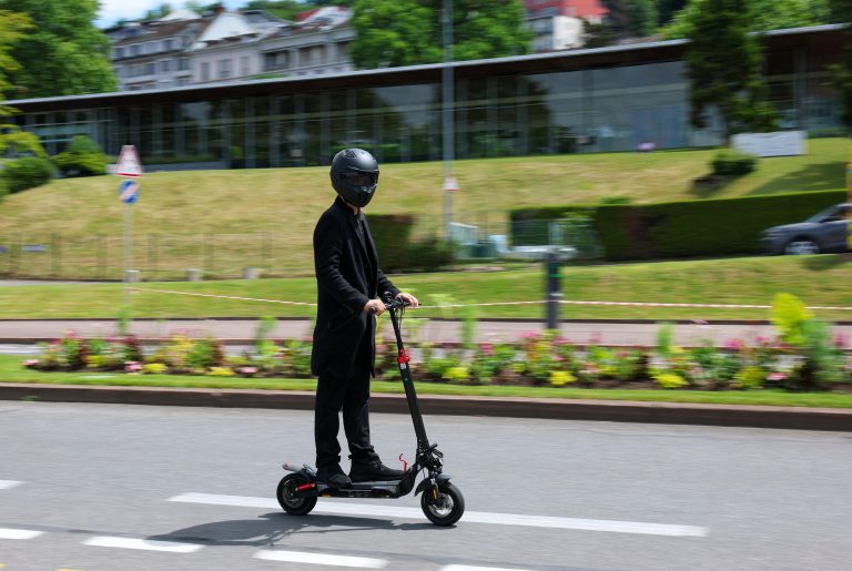 Elektrická kolobežka.