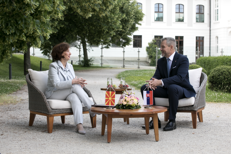 Gordana Siľanovská-Davkovová a Peter Pellegrini.