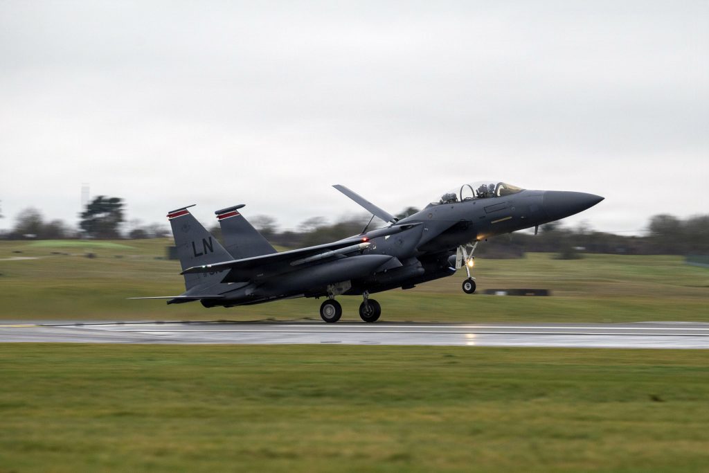 A photo provided by the U.S. Air Force shows an F-15E Strike Eagle fighter jet landing at RAF Lakenheath in Brandon, England, during military exercises on Jan. 27, 2026. Photo: Senior Airman Delanie Brown/U.S. Air Force via New York Times