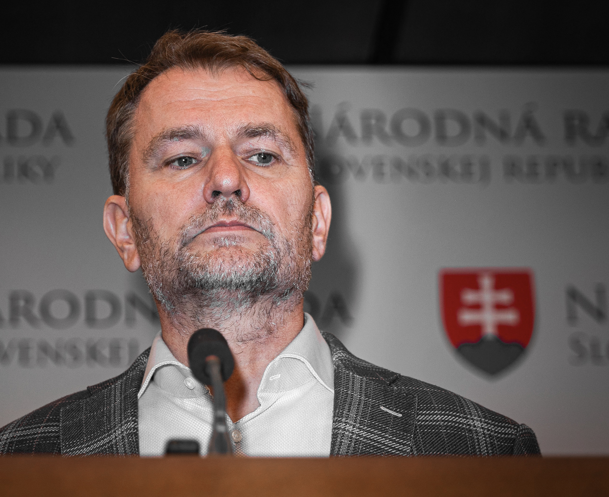 Matovič chce transparentnosť, no dotuje štátnymi peniazmi svojich ľudí bez vysvetlenia