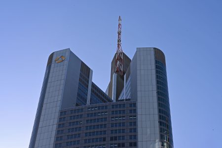 Budova sídla banky Commerzbank vo Frankfurte.