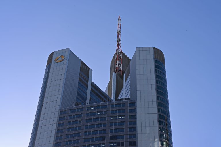 Budova sídla banky Commerzbank vo Frankfurte.