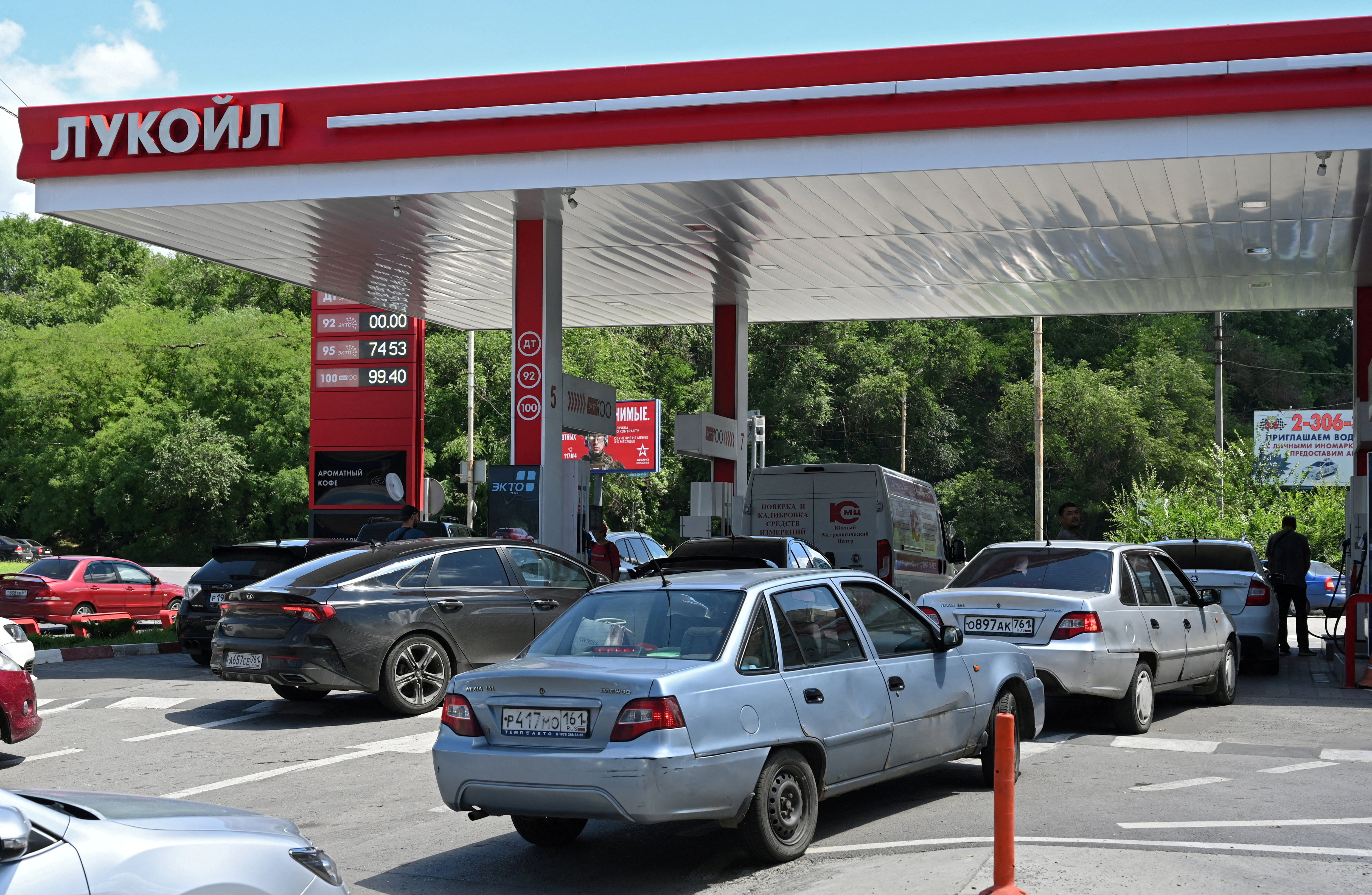 Is Russia's Harvest at Risk? Fuel Shortages Spread Across the Country