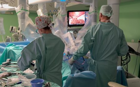 Operácia detskej pacientky s nádorom na pečeni.