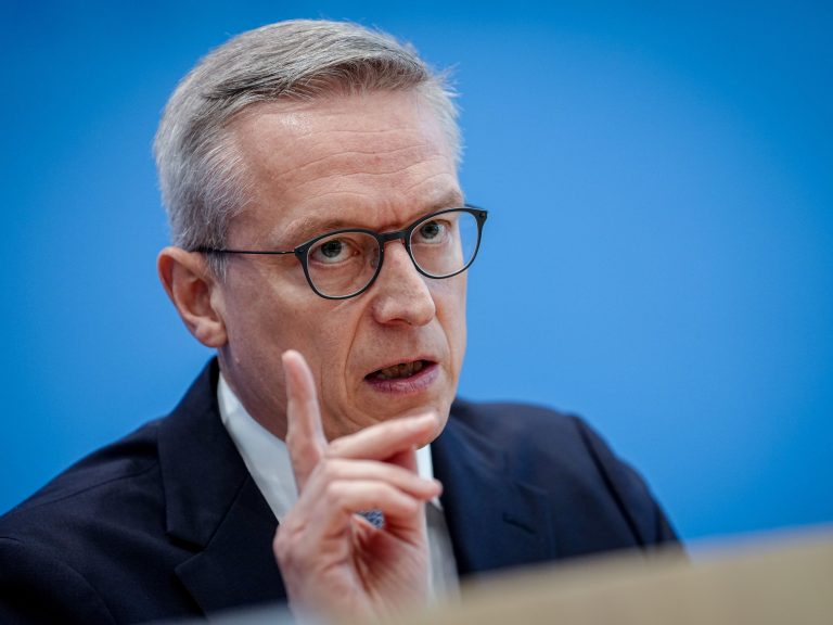 Government Celebrates Bureaucracy Cuts as Public Sector Expands