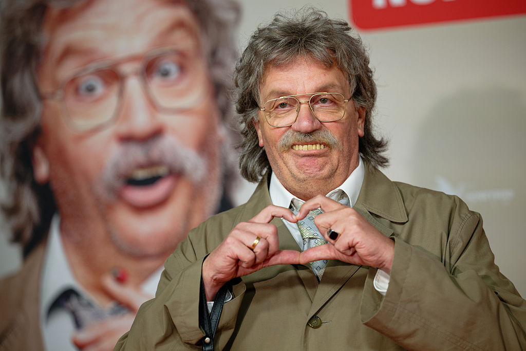 Hape Kerkeling as Horst Schlämmer at a film premiere.