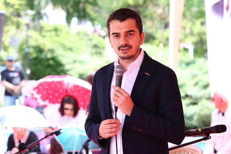 Can Güner.
