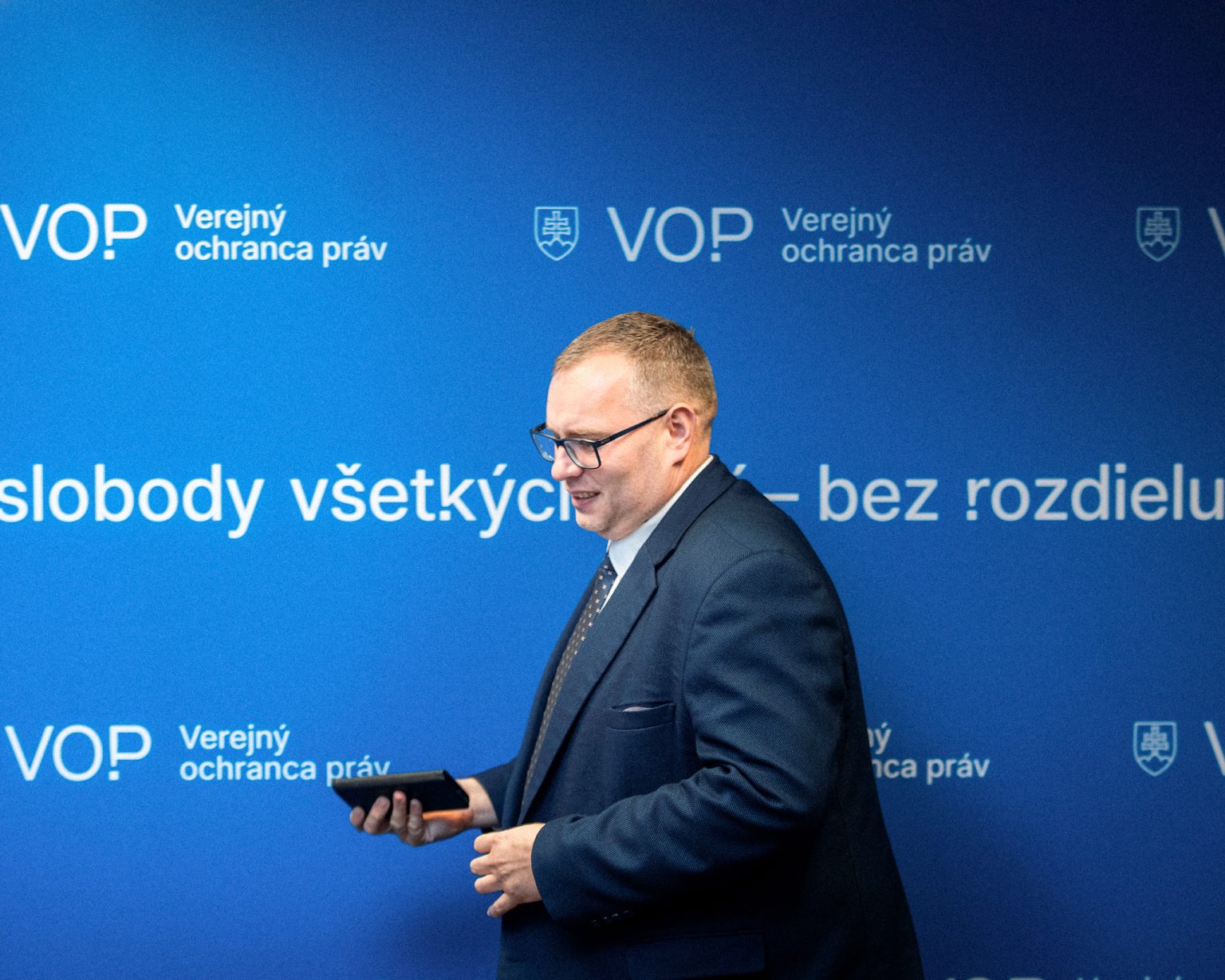 Verejný ochrána práv Róbert Dobrovodský.