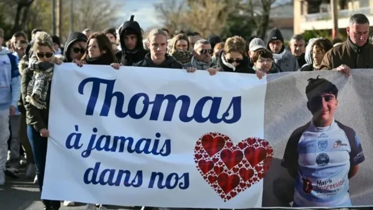 Demonštranti za Thomasa Perotta.