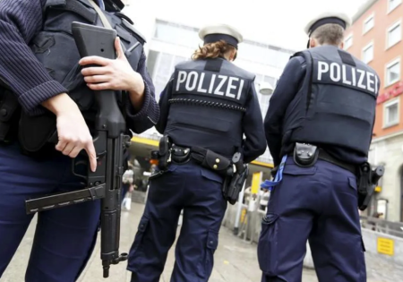 Nemecká polícia čelila trom násilným incidentom.