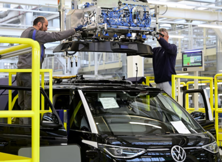 Employees install a sensor on a Volkswagen ID. Buzz.