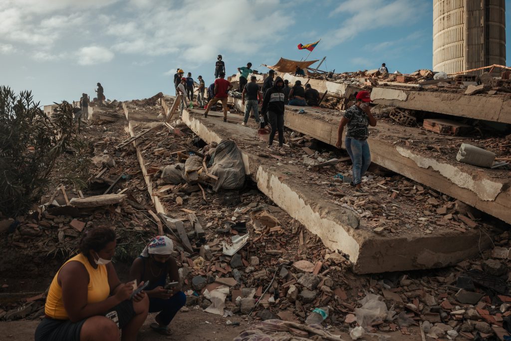 Pátracia akcia po zemetrasení vo venezuelskom meste Caraballeda 29. júna 2026. Photo: Adriana Loureiro Fernandez/New York Times