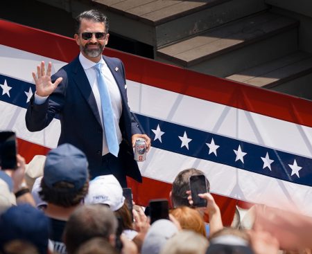 Donald Trump Jr. na inauguračných podujatiach knižnice Theodora Roosevelta.