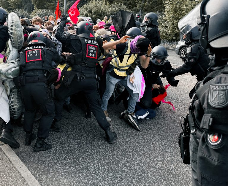 Polícia sa stretáva s aktivistami v Erfurte.