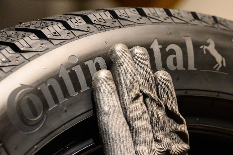 Pneumatika Continental.