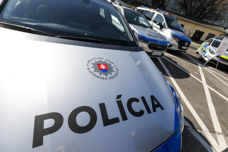 Policajné autá.