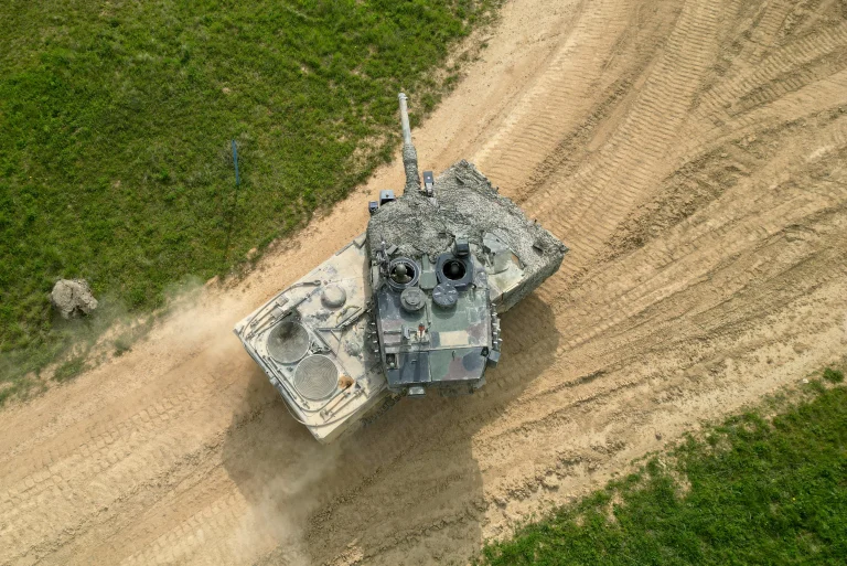 Cvičenie s tankom Leopard 2.
