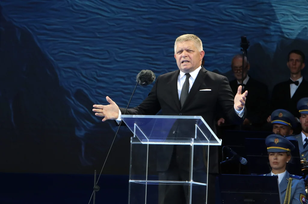 Robert Fico na oslavách výročia SNP v Banskej Bystrici. Foto: Ján Krošlák/TASR