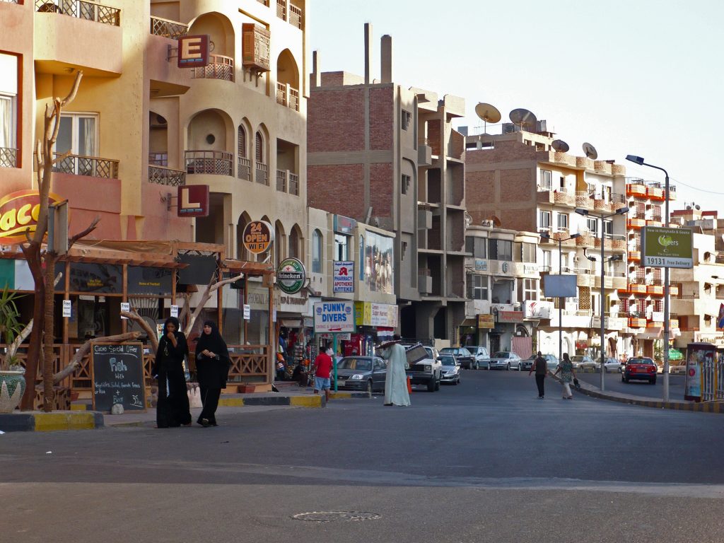Street in Hurghada. Photo: Kudak/Wikimedia Commons