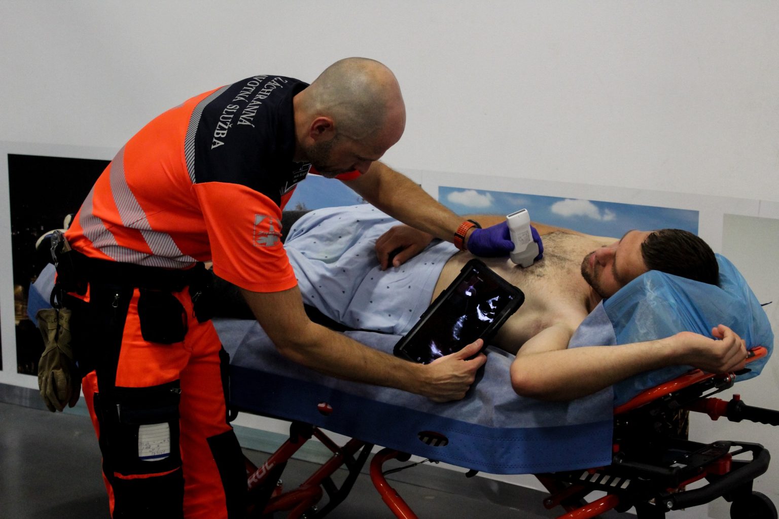 Záchranárska služba ZaMED predstavila AI v sanitkách.