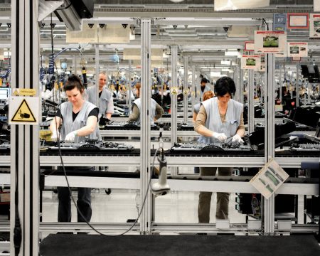 Fabrika na skladanie elektroniky v Nitre.