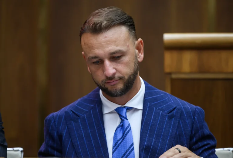 Matúš Šutaj Eštok.