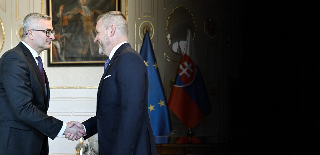 Dve prázdne kreslá a kalkulácie okolo ústavného súdu