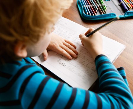Many countries are returning to more traditional teaching methods as concerns grow over screen time and digital learning in schools. Photo: Getty Images