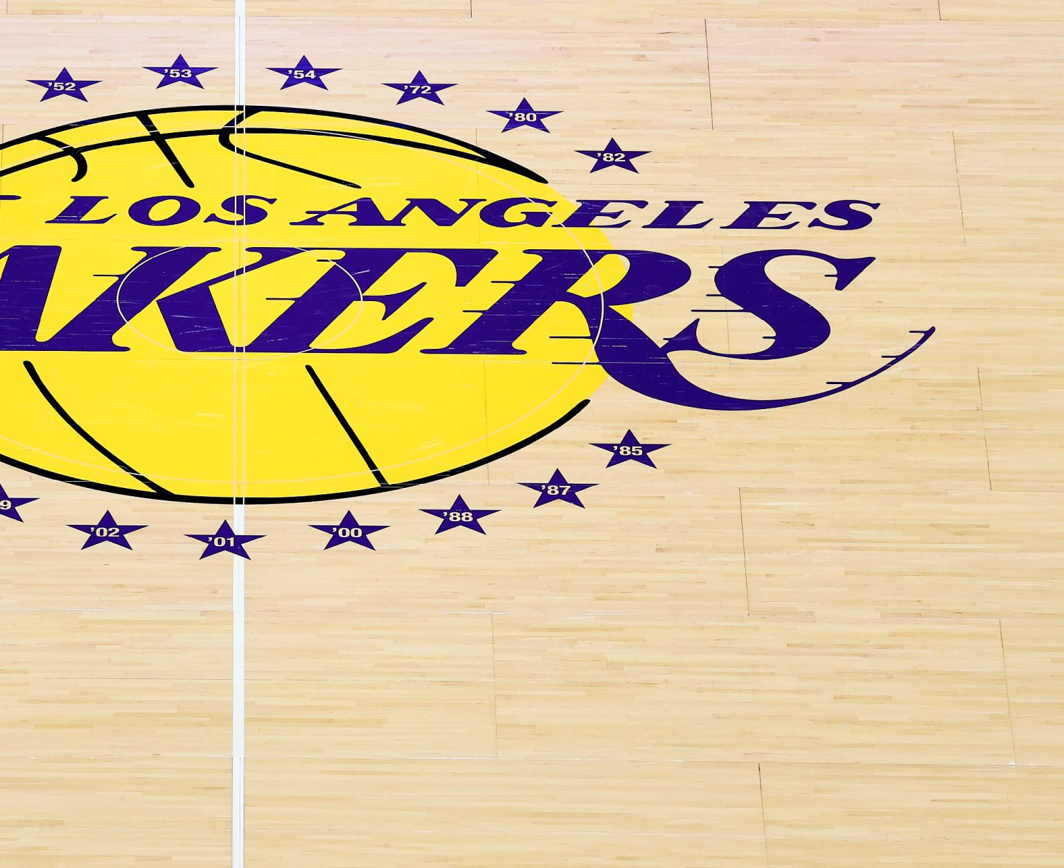 Joshua Kushner a Bob Iger majú získať Lakers.