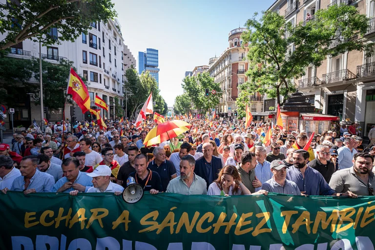 Vox leader Santiago Abascal attended a demonstration in Madrid calling for Prime Minister Pedro Sánchez to resign on 23 May 2026. Four months later, Vox is surging in the polls, with the party and the PP now threatening to end Sánchez’s premiership at the next general election. Photo: A. Perez Meca/Europa Press via Getty Images