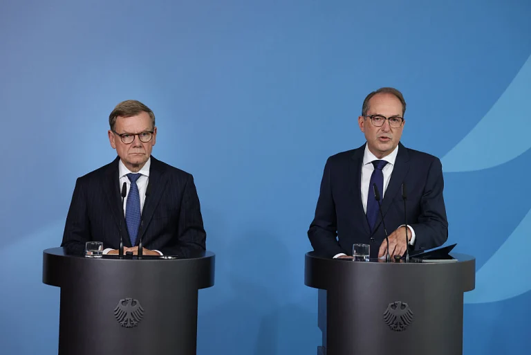 Ministers Johann Wadephul and Alexander Dobrindt at a press conference in Berlin.