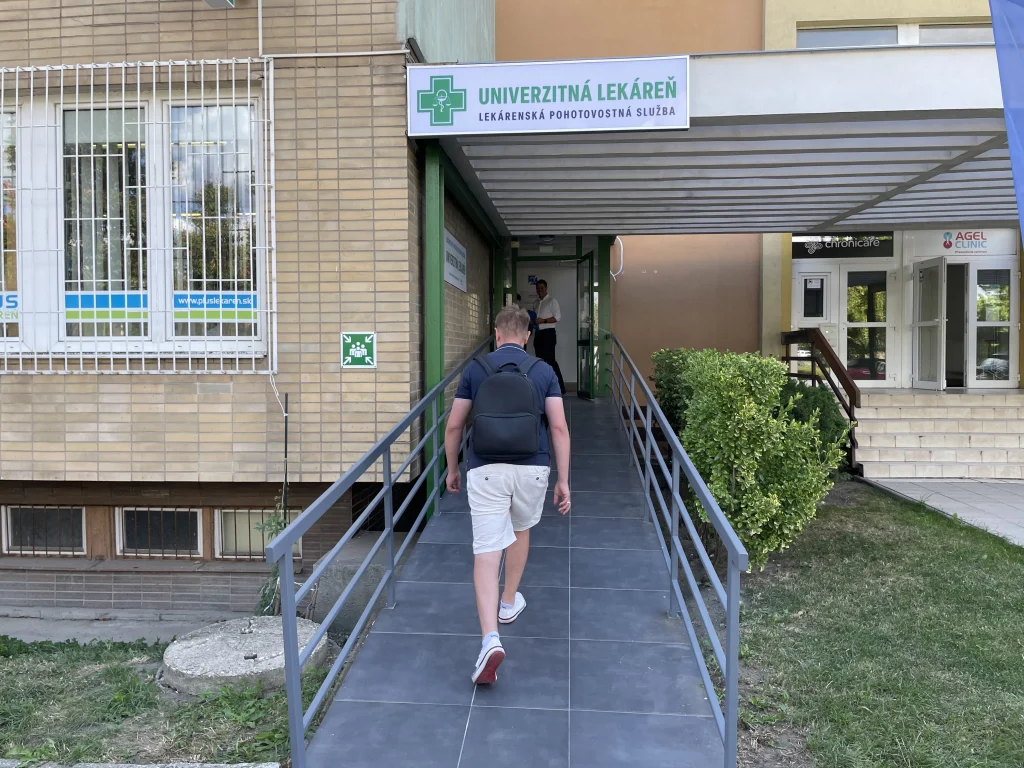 Univerzitná lekáreň FaF UK v Bratislave funguje opäť ako nonstop lekáreň. Foto: Miroslava Pavlíková/Štandard